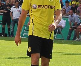 Lewandowski spielt fuer Dortmund 271x220
